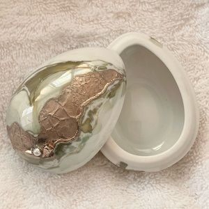 Vintage ceramic egg trinket box with a little pearl
